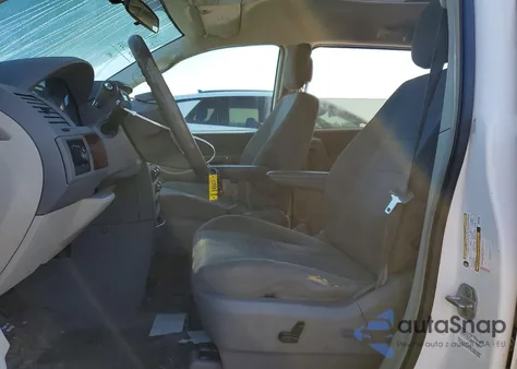 2010 Chrysler Town & Country Lx z USA, uszkodzony, nr VIN 2A4RR4DE2AR226438